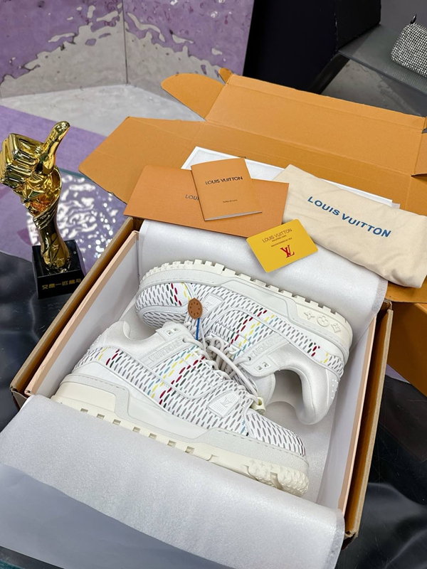 ルイヴィトン靴正面デザイン